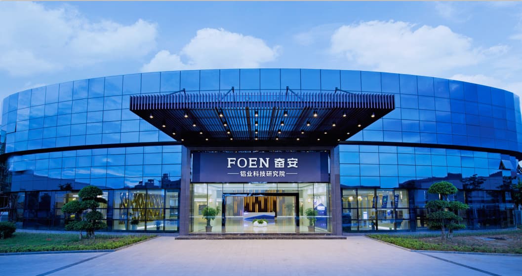 تنوع استخدامات بثق الألومنيوم: لماذا تُعدّ السبائك مهمة في التصنيع الحديث